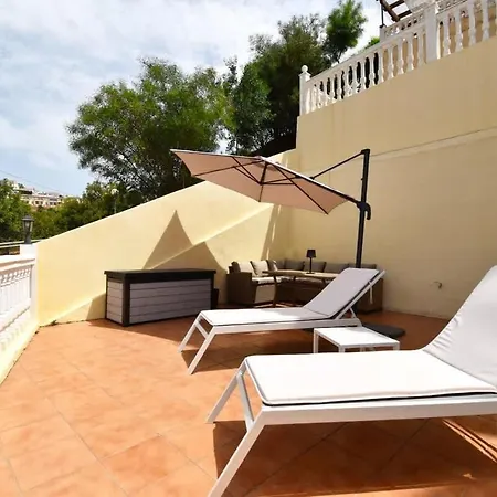 Townhouse Pool Terraces & Workspace 푸엔히롤라