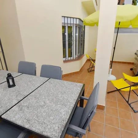 펜션 Townhouse Pool Terraces & Workspace 푸엔히롤라