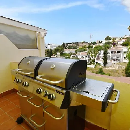 Townhouse Pool Terraces & Workspace 펜션 푸엔히롤라