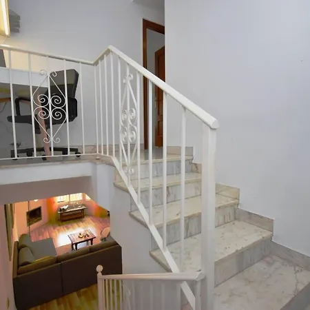 Townhouse Pool Terraces & Workspace 펜션 푸엔히롤라