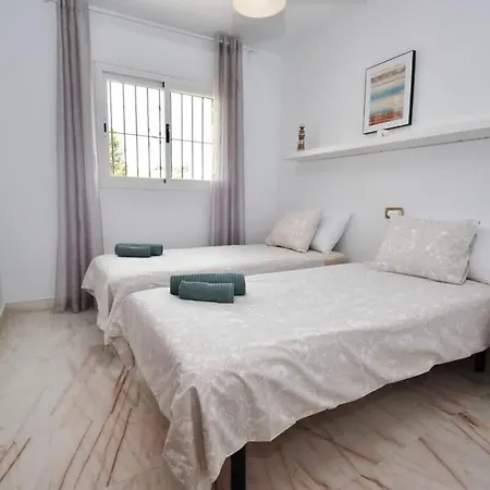 Townhouse Pool Terraces & Workspace 푸엔히롤라